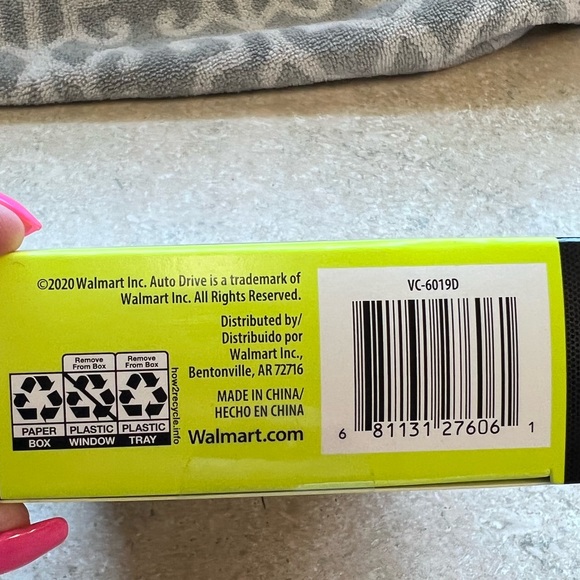 NIB car charger - Picture 5 of 5